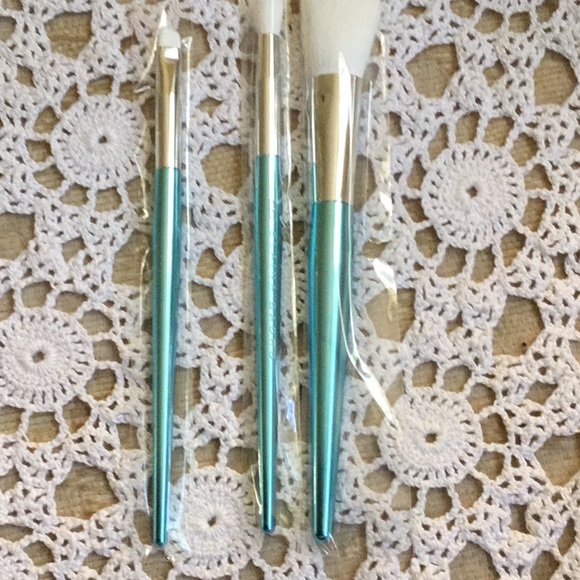 ELAINA BADROW makeup brushes set of 3, NEW! - Picture 2 of 5